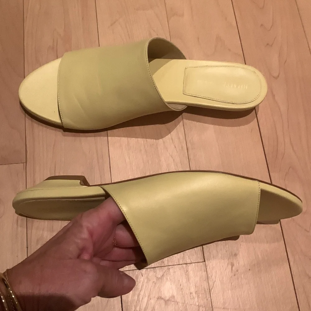 Khaite Women's Yellow Slide Sandals new. - Picture 6 of 7